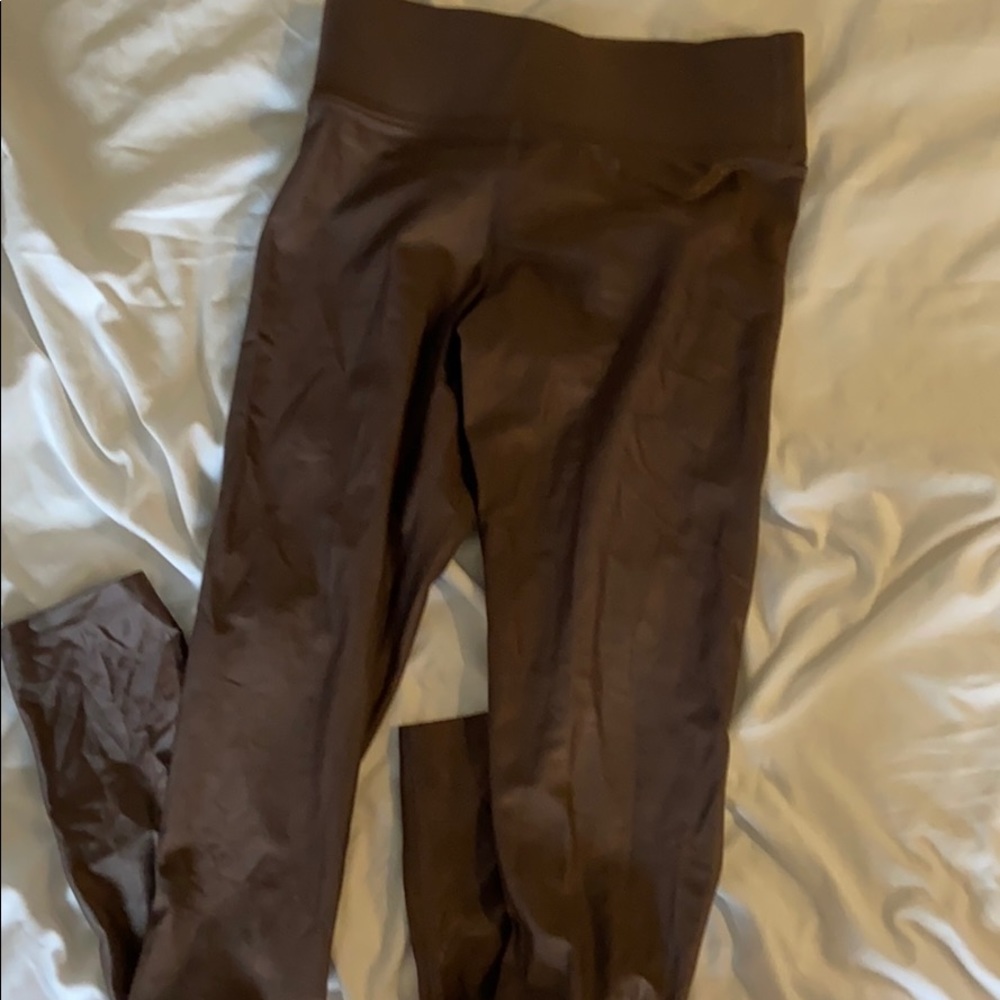 Carbon 38 high rise shiny pant